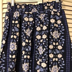 Old Navy short floral skirt size medium